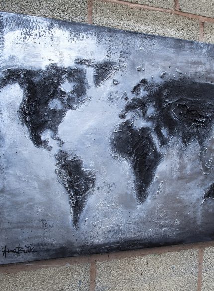 World map -silver black