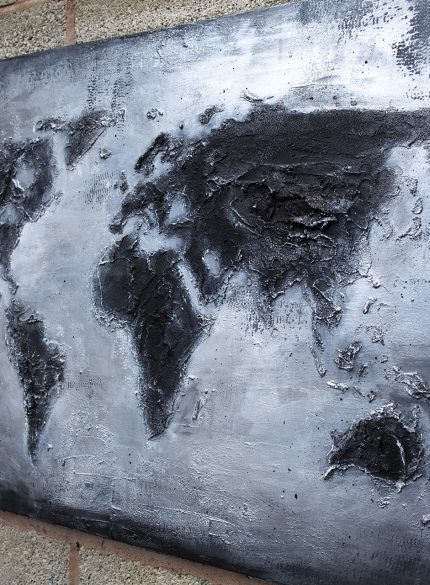 World map -silver black