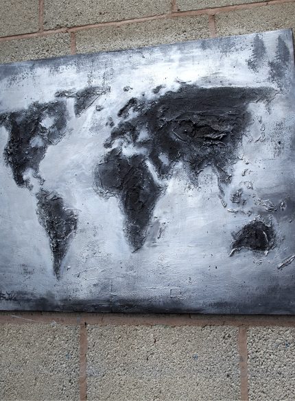 World map -silver black