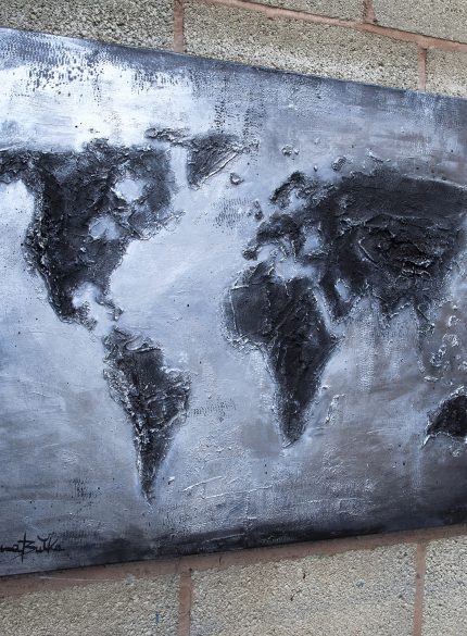 World map -silver black