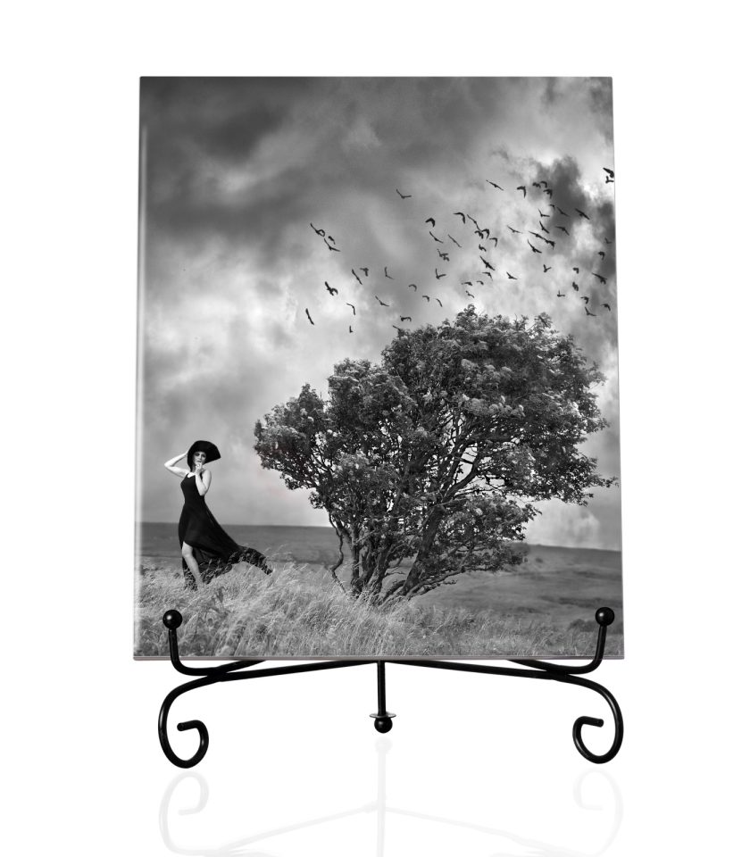 Woman in black-Tile