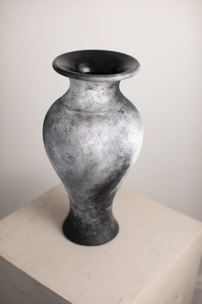 Minimalist Vase - Image 2